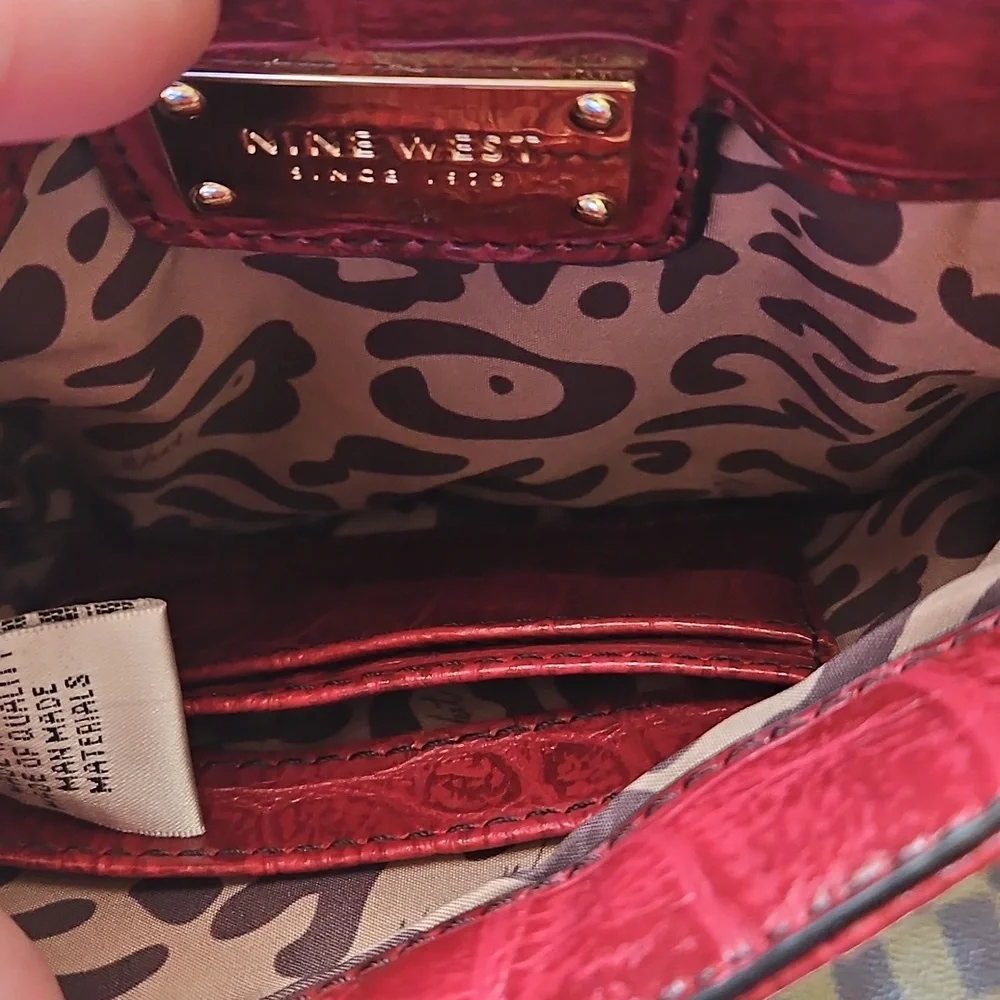 Nine West Bag Crocidile Embossed Red With GOLD Crossbody - Picture 6 of 12
